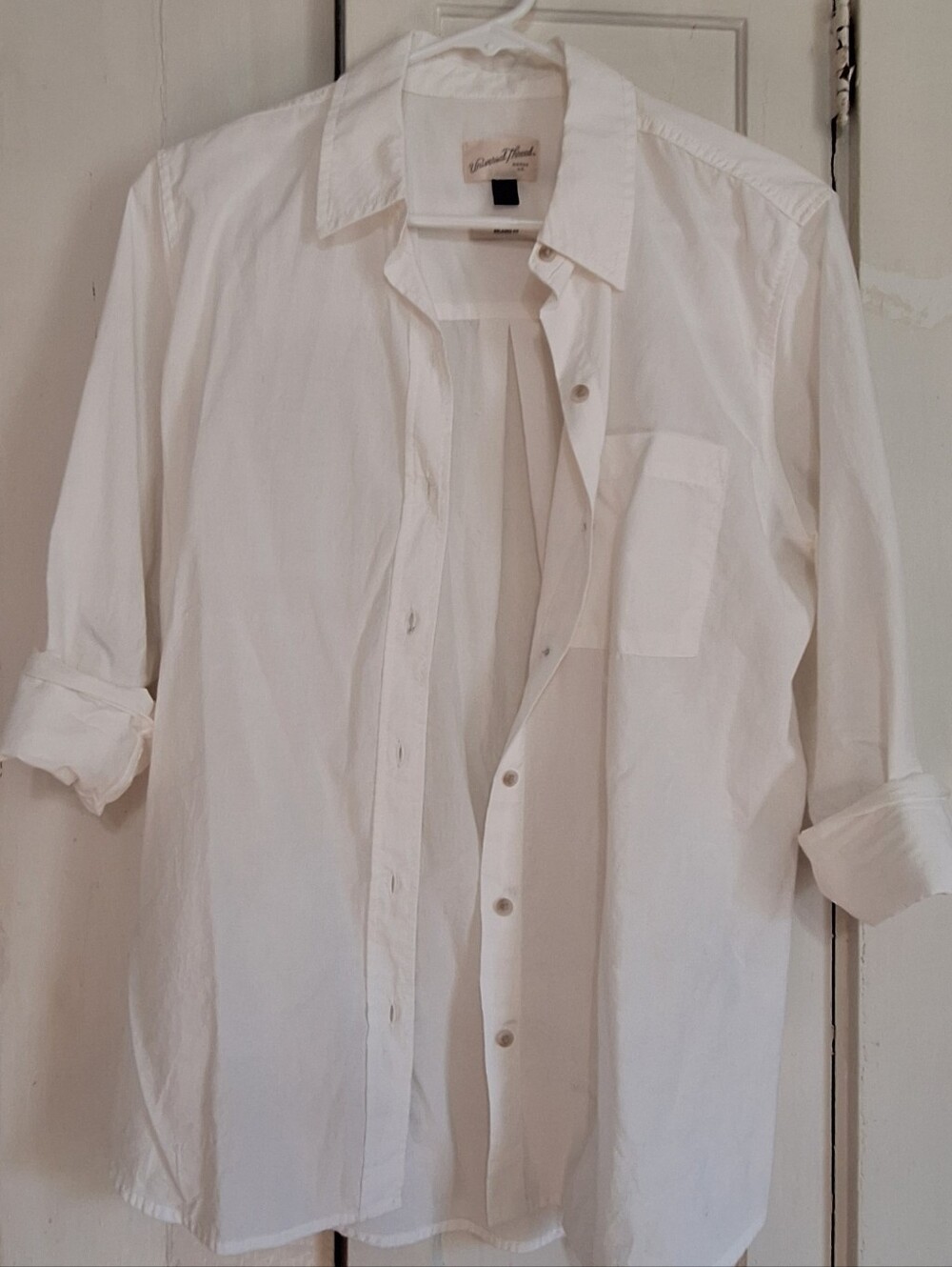 Universal Thread Women’s White Casual Button-Down Shirt
